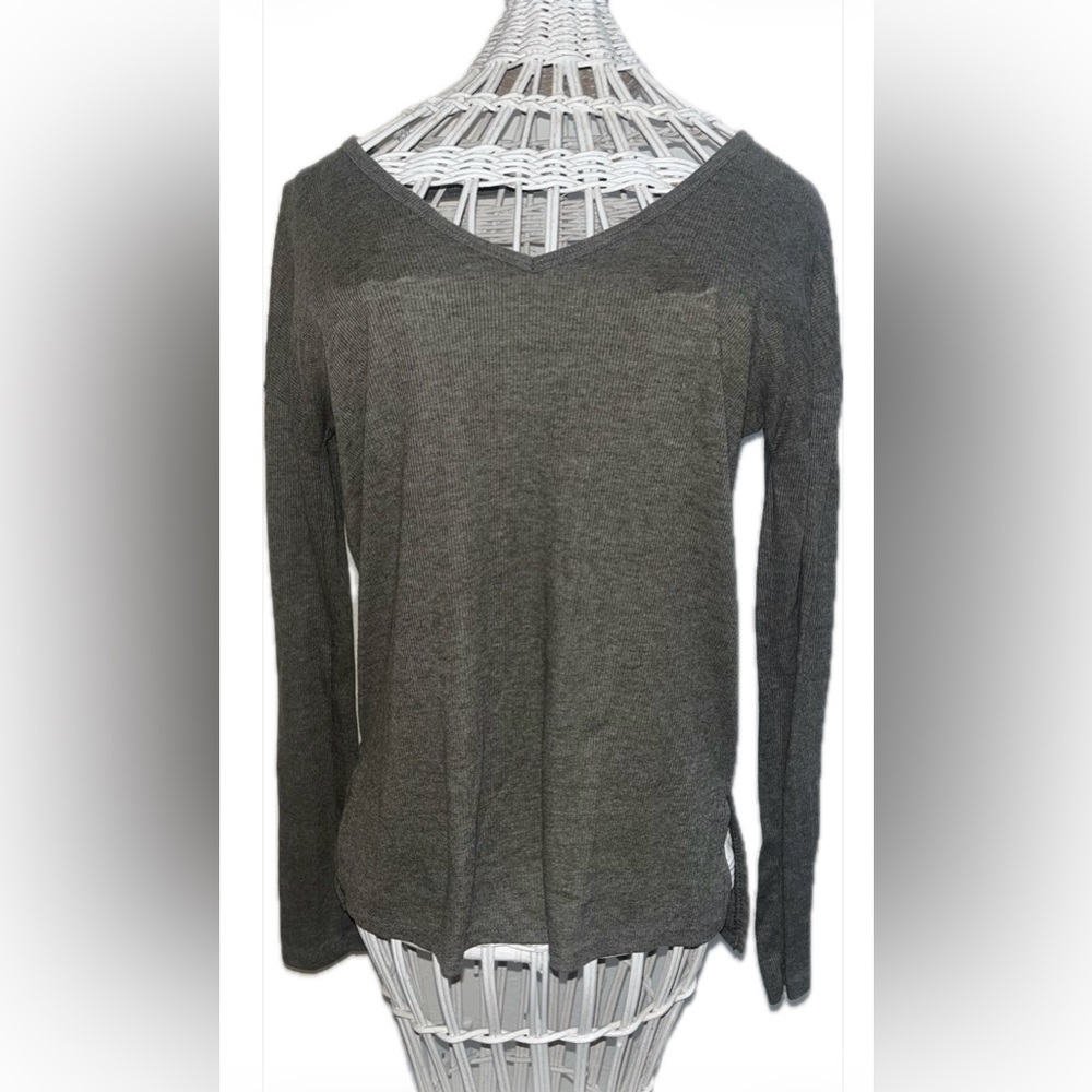 SO V-Neck Lightweight Long Sleeve Top
